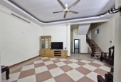 Cho thuê nhà ở hộ gia đình ngõ 729 Minh Khai, 72m2, 3 tầng, 3 ngủ, 9 Triệu - vào ngay